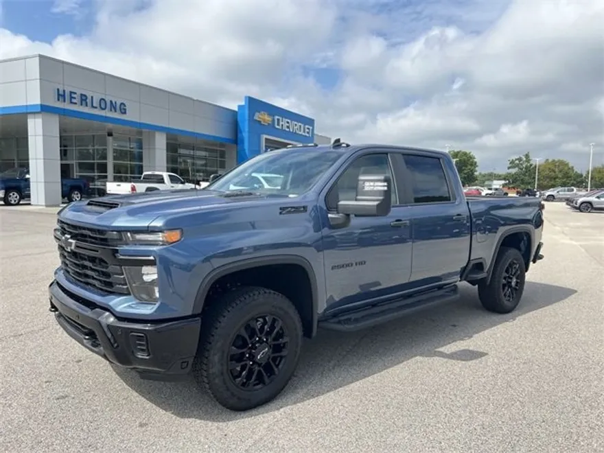2025 Chevrolet Silverado 2500HD Custom photo 1