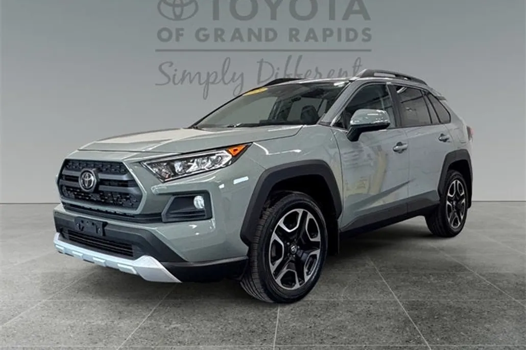 2019 Toyota RAV4 Adventure photo 1