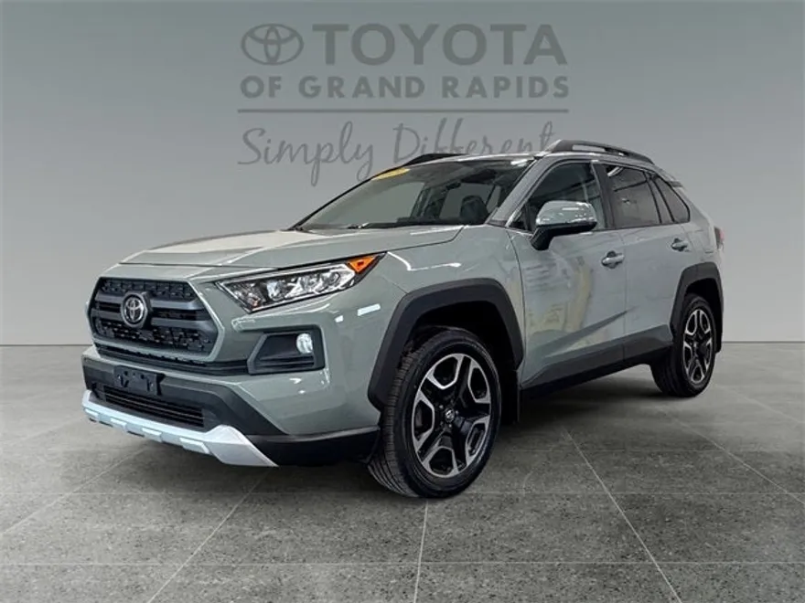 2019 Toyota RAV4 Adventure photo 1