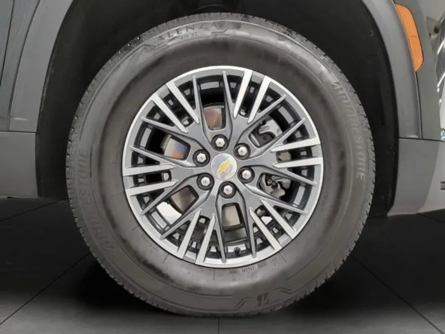2024 Chevrolet Traverse LS photo 1