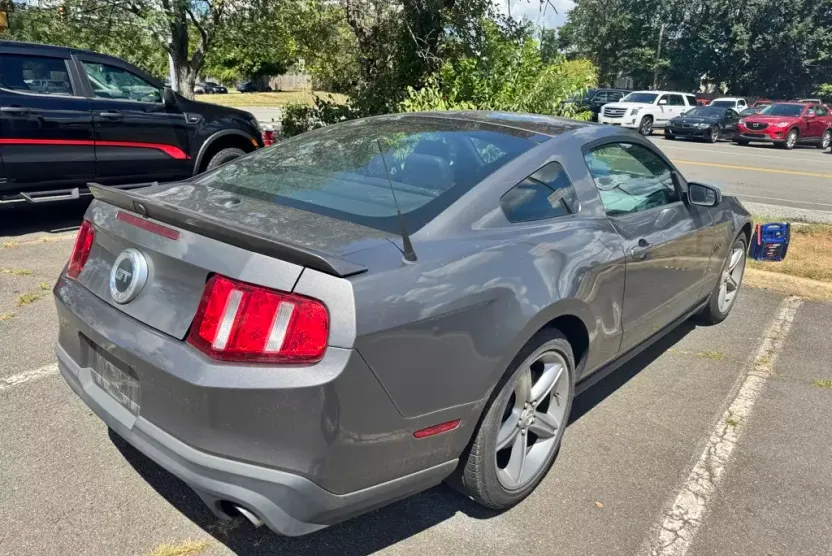 2011 Ford Mustang GT photo 1