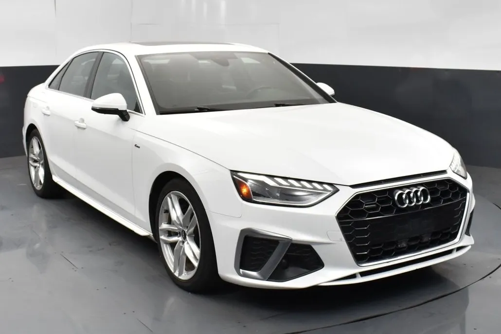 2022 Audi A4 45 S line Premium Plus photo 1
