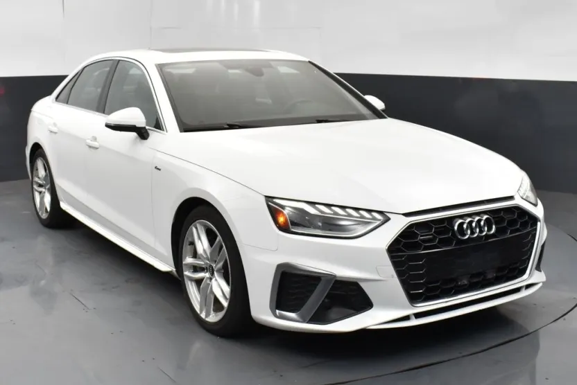 2022 Audi A4 45 S line Premium Plus photo 1