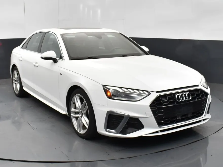 2022 Audi A4 45 S line Premium Plus photo 1