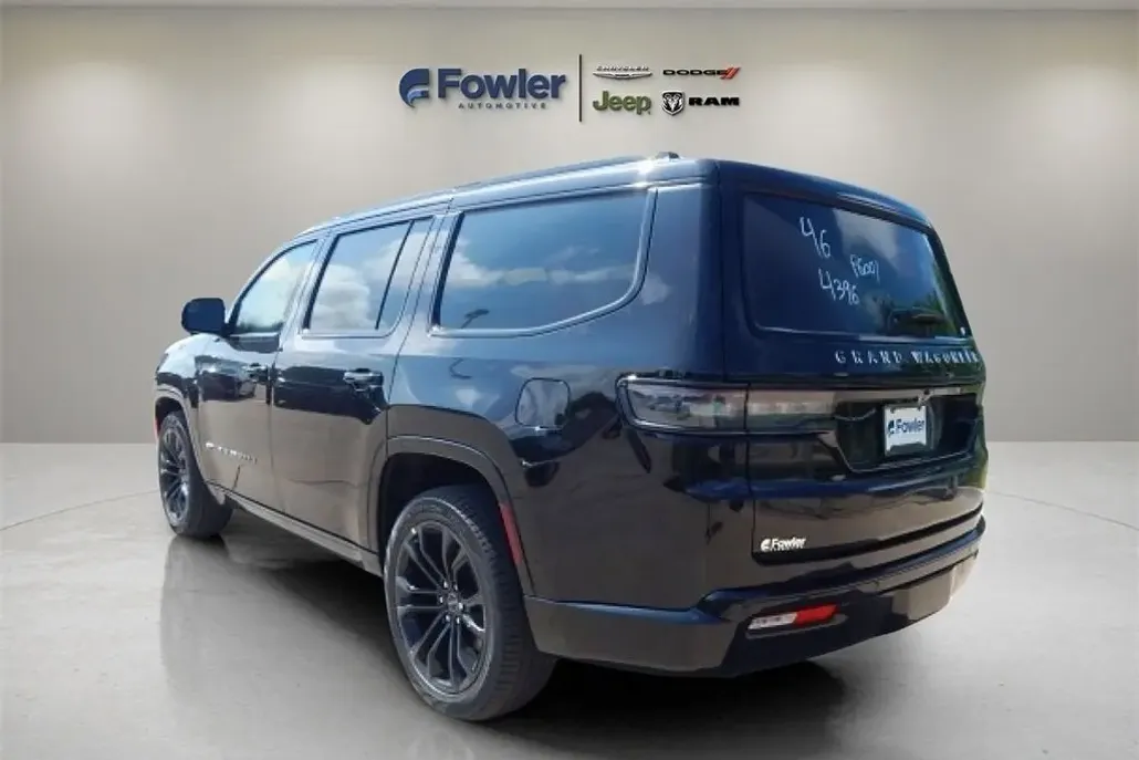 2024 Jeep Grand Wagoneer II photo 1