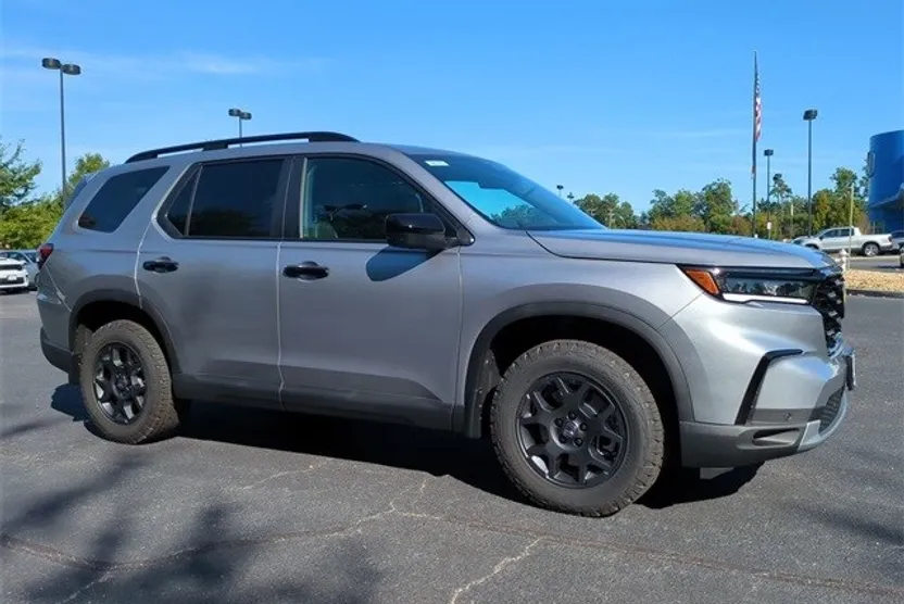 2025 Honda Pilot TrailSport photo 1