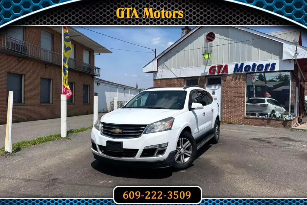 2017 Chevrolet Traverse 2LT photo 1