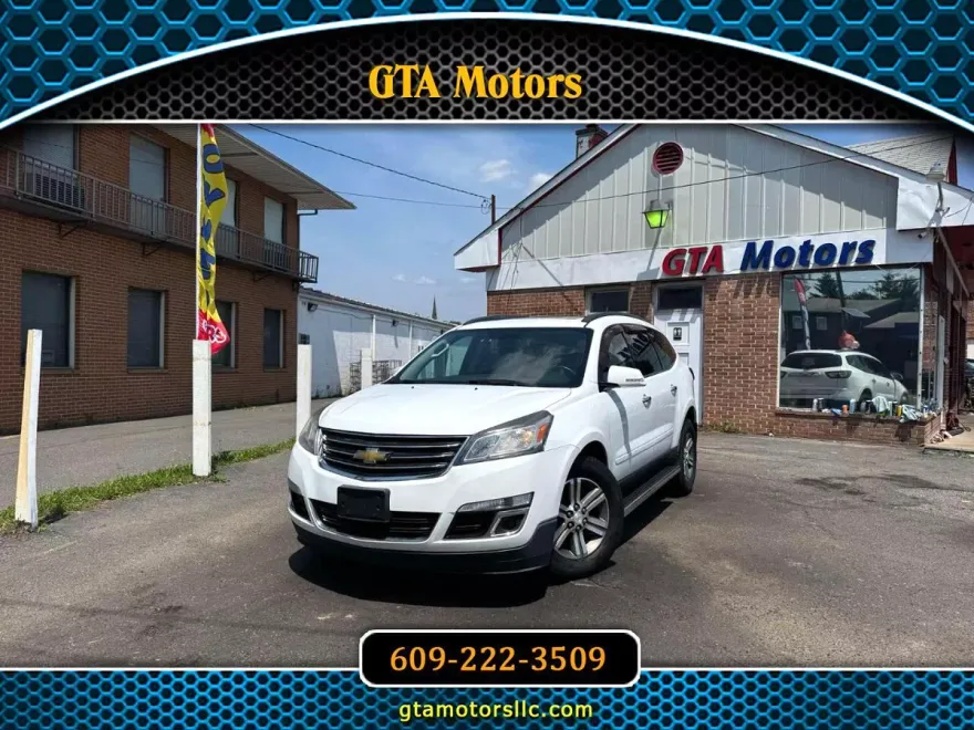 2017 Chevrolet Traverse 2LT photo 1