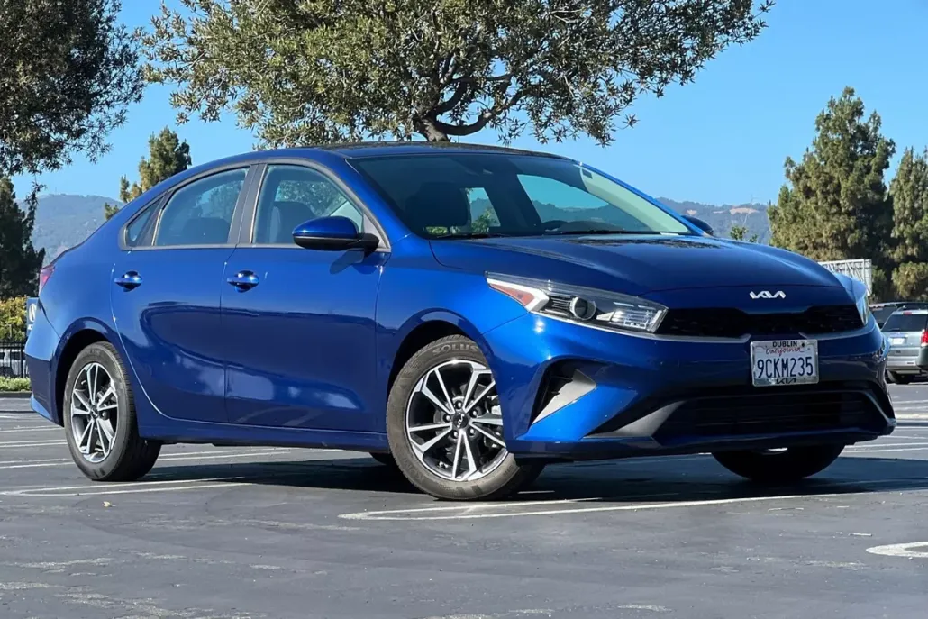 2023 Kia Forte LXS photo 1