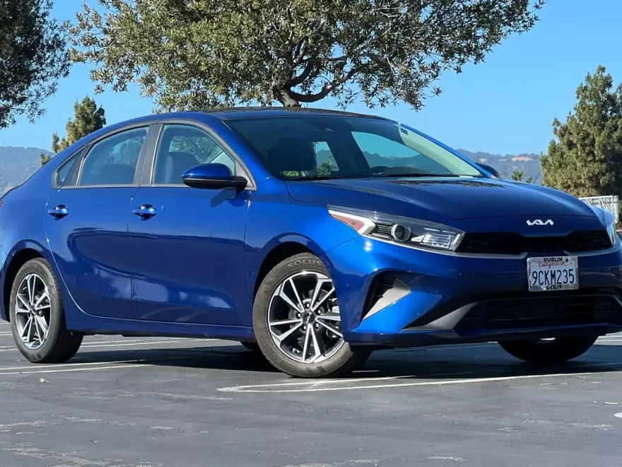 2023 Kia Forte LXS photo 1