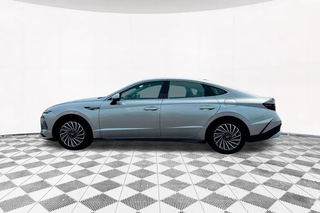 2025 Hyundai Sonata Hybrid SEL photo 1