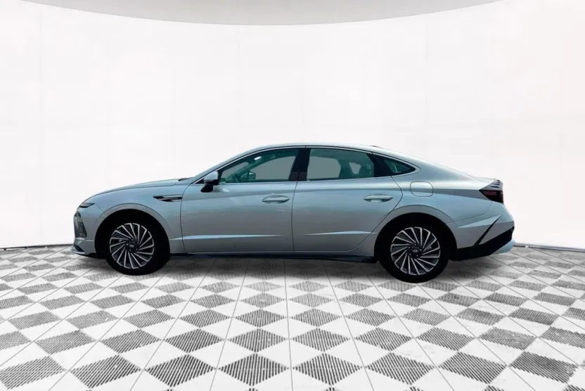 2025 Hyundai Sonata Hybrid SEL photo 1