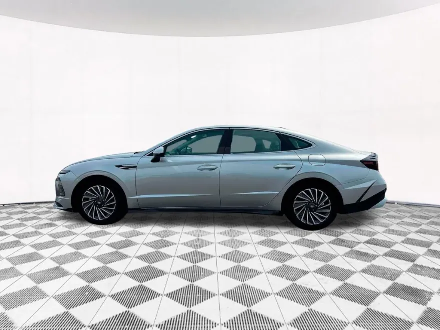 2025 Hyundai Sonata Hybrid SEL photo 1