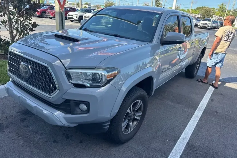 2019 Toyota Tacoma TRD Sport V6 photo 1