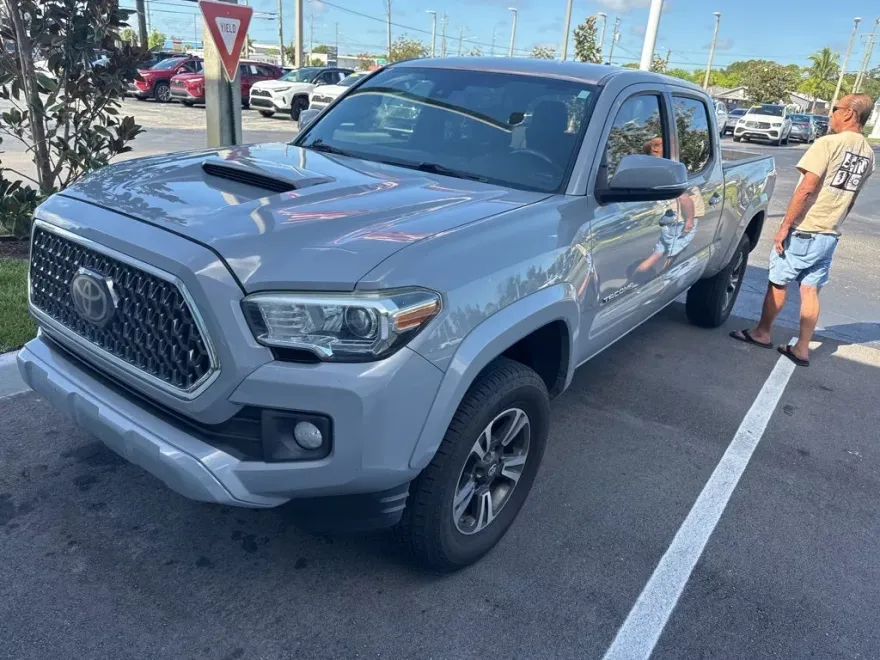 2019 Toyota Tacoma TRD Sport V6 photo 1