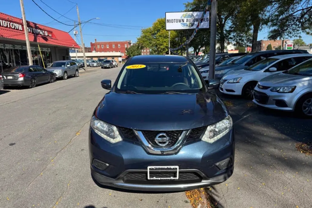 2015 Nissan Rogue SV photo 1