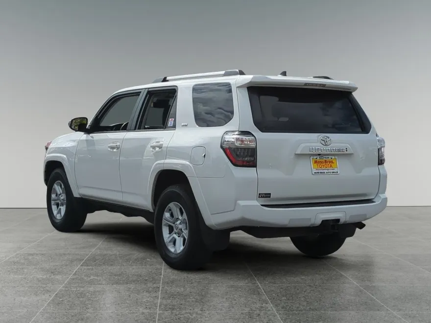 2022 Toyota 4Runner SR5 photo 1