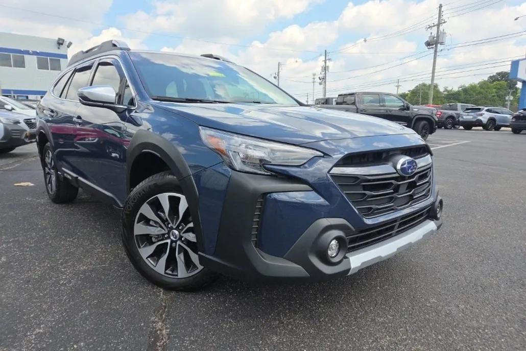 2025 Subaru Outback Touring XT photo 1