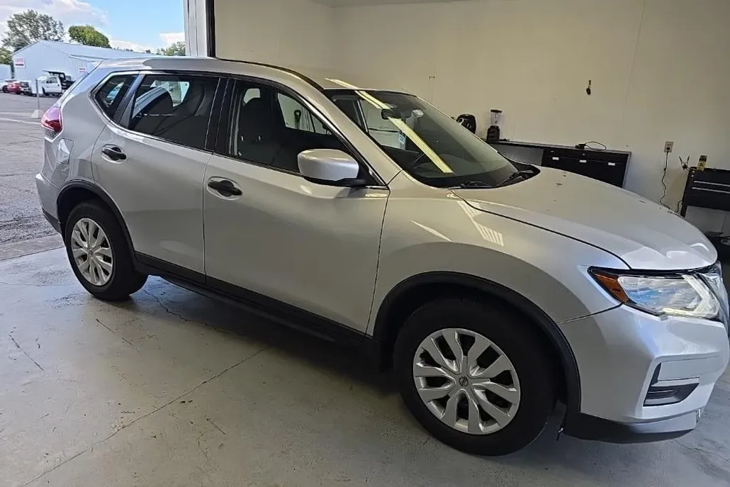 2018 Nissan Rogue S photo 1