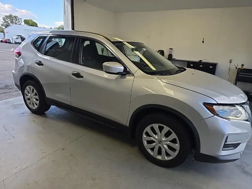 2018 Nissan Rogue S photo 1