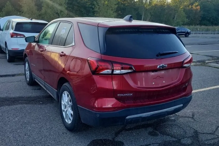 2023 Chevrolet Equinox LT photo 1