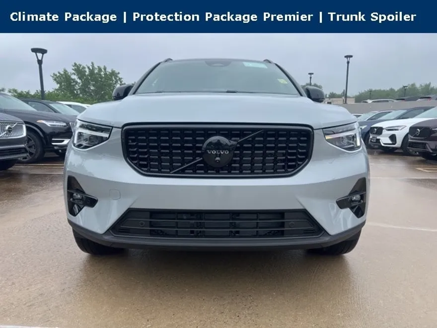 2026 Volvo XC40 photo 1