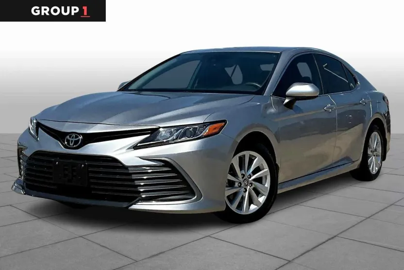 2023 Toyota Camry LE photo 1