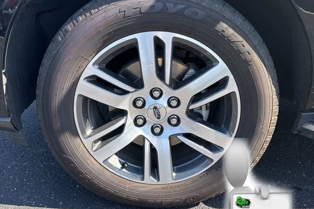2023 Ford Expedition Limited photo 1