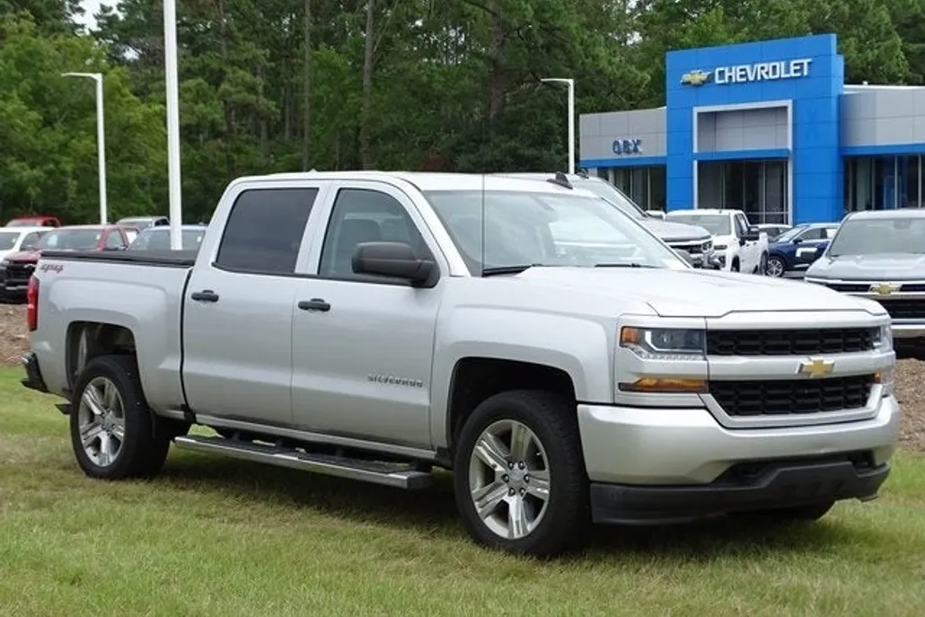 2018 Chevrolet Silverado 1500 Custom photo 1