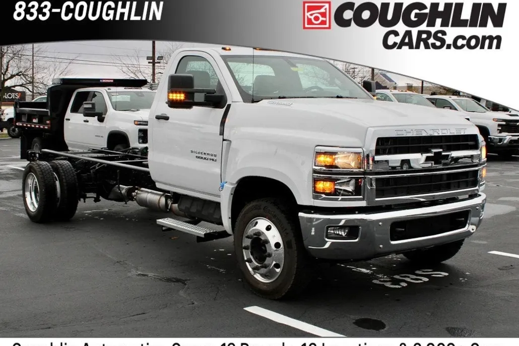2024 Chevrolet Silverado 6500HD Work Truck photo 1