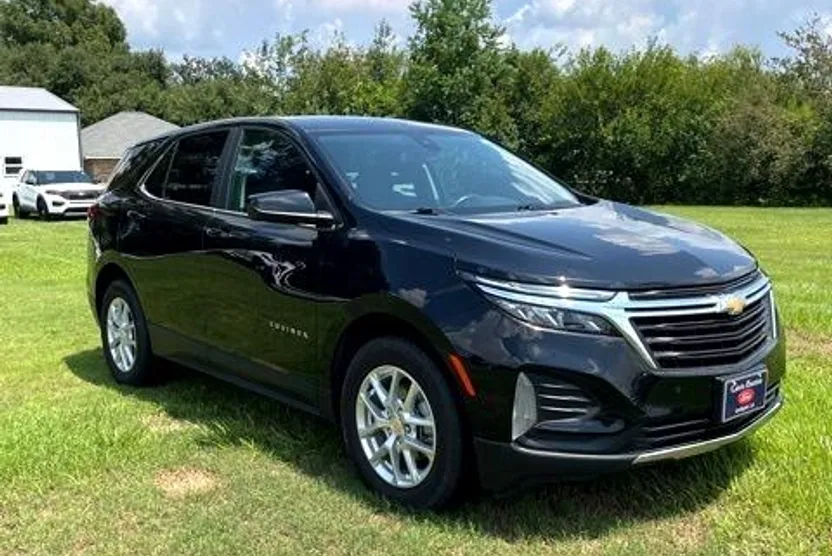 2022 Chevrolet Equinox LT photo 1