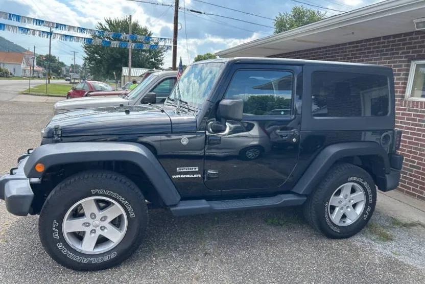 2017 Jeep Wrangler Sport photo 1