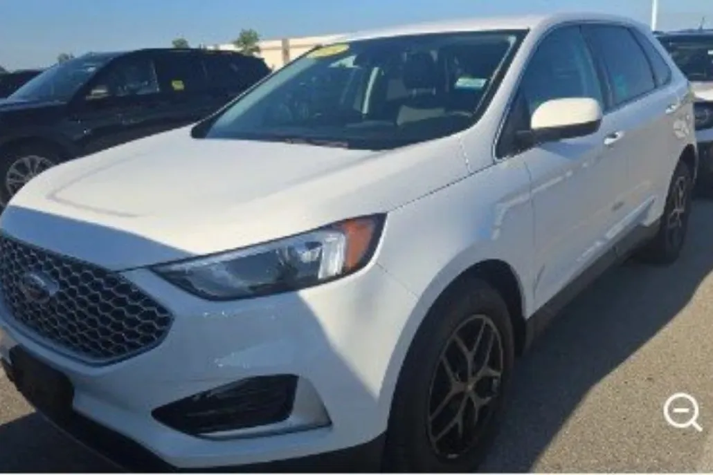 2024 Ford Edge SEL photo 1