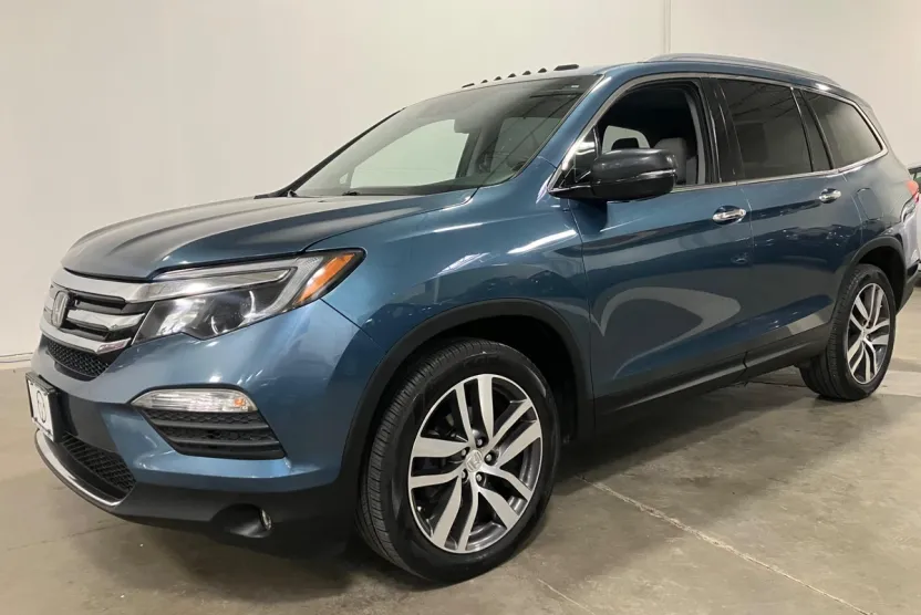 2016 Honda Pilot Touring photo 1