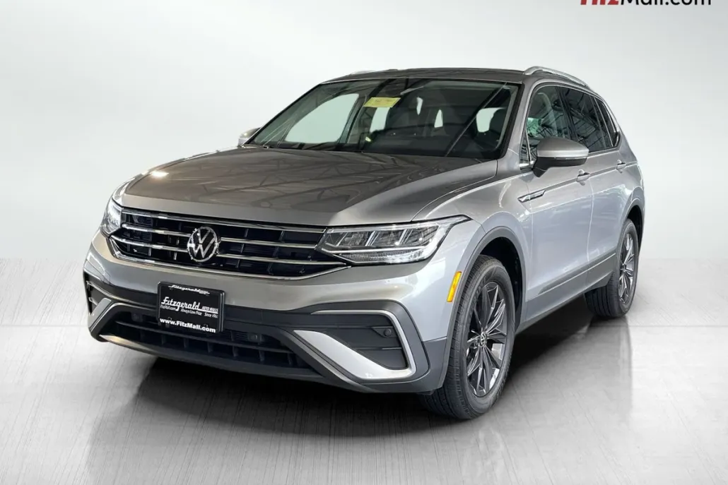 2024 Volkswagen Tiguan SE Wolfsburg Edition photo 1