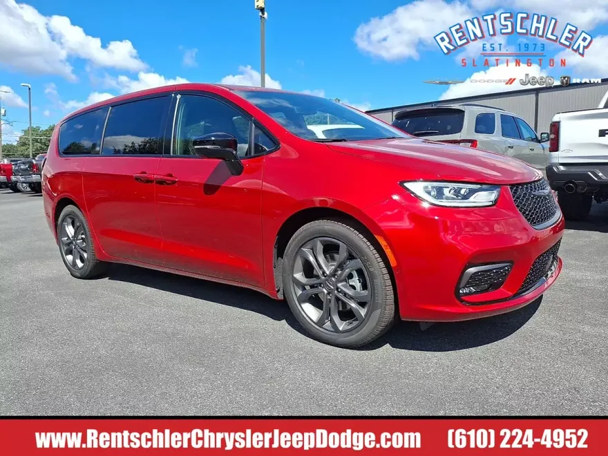 2026 Chrysler Pacifica photo 1