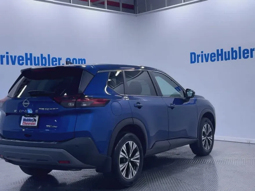 2022 Nissan Rogue SV photo 1