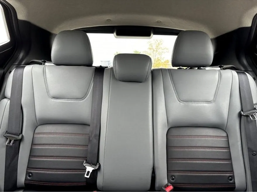 2022 Nissan Kicks SR photo 1