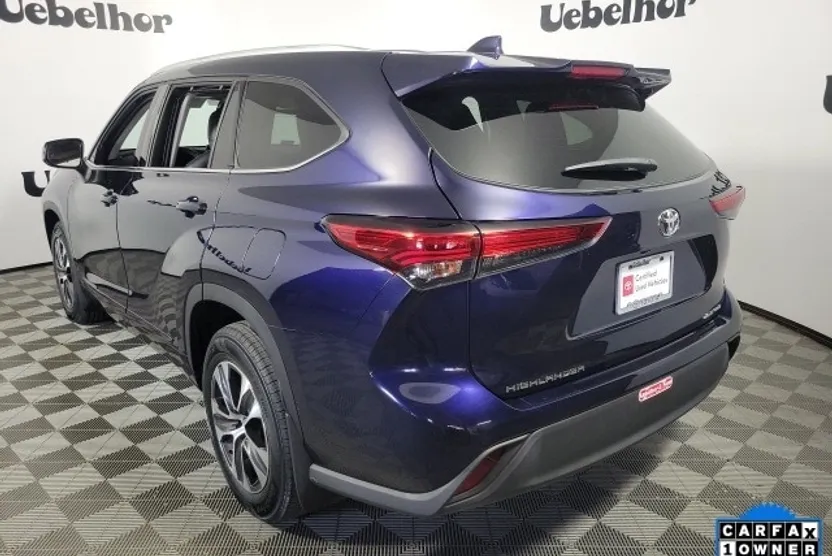 2022 Toyota Highlander XLE photo 1
