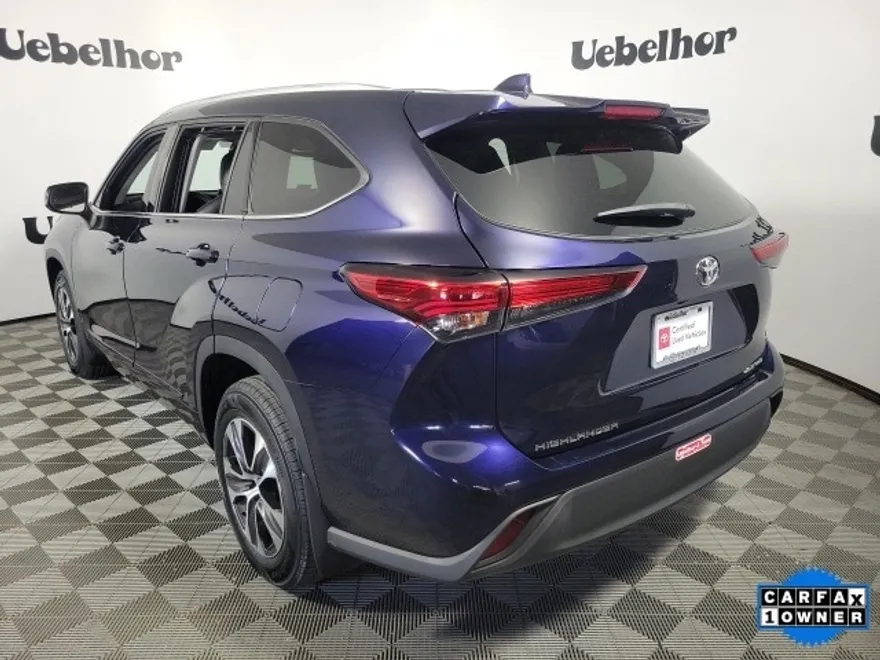 2022 Toyota Highlander XLE photo 1