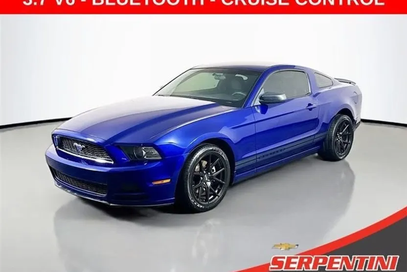 2013 Ford Mustang V6 photo 1