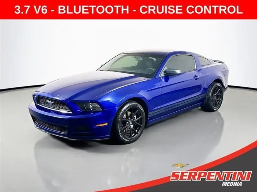 2013 Ford Mustang V6 photo 1
