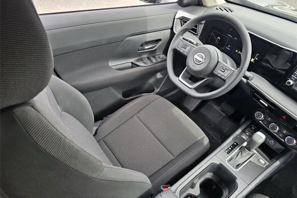 2025 Nissan Kicks S photo 1