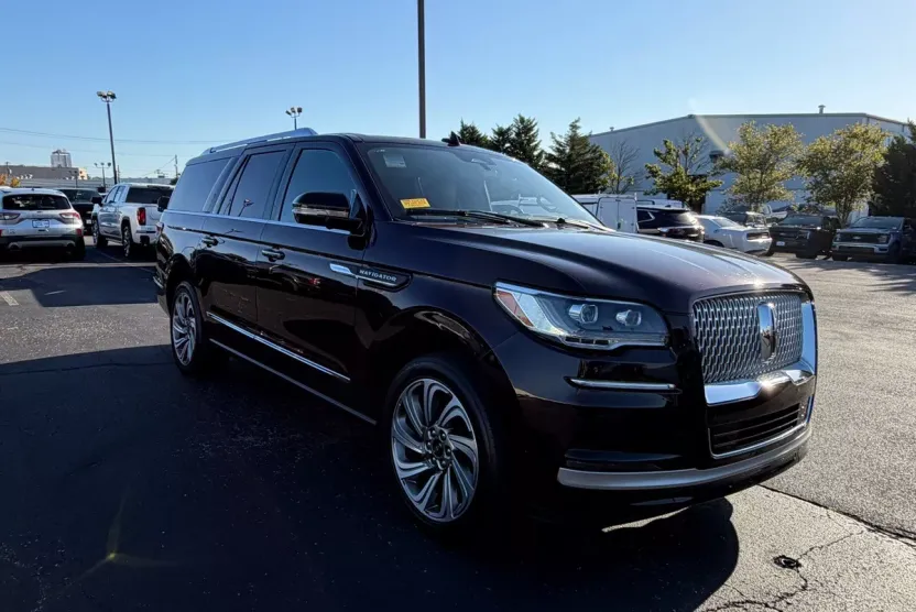 2023 Lincoln Navigator L Reserve photo 1