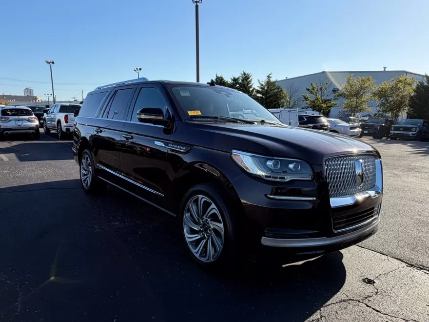 2023 Lincoln Navigator L Reserve photo 1