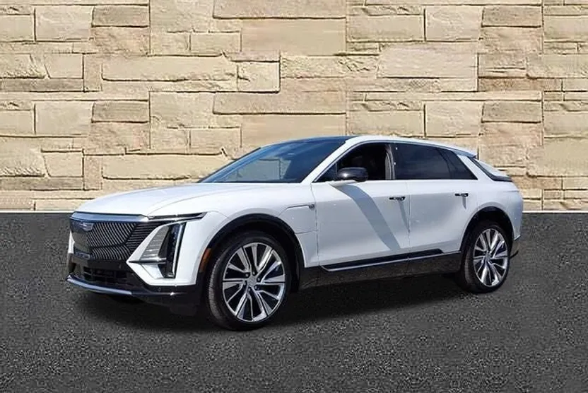 2025 Cadillac Lyriq Luxury photo 1
