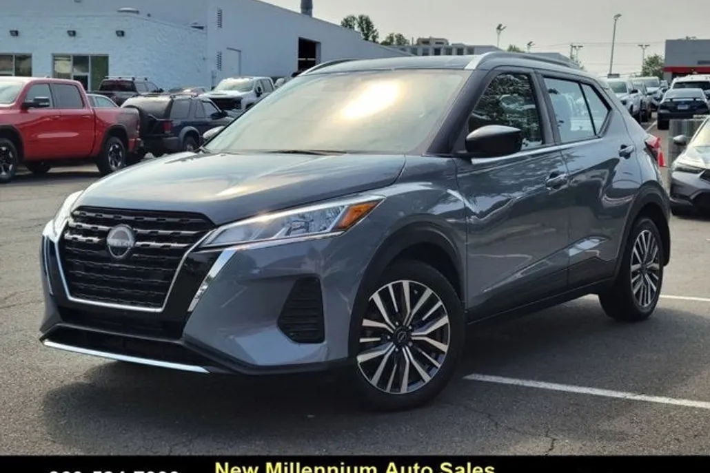 2022 Nissan Kicks SV photo 1