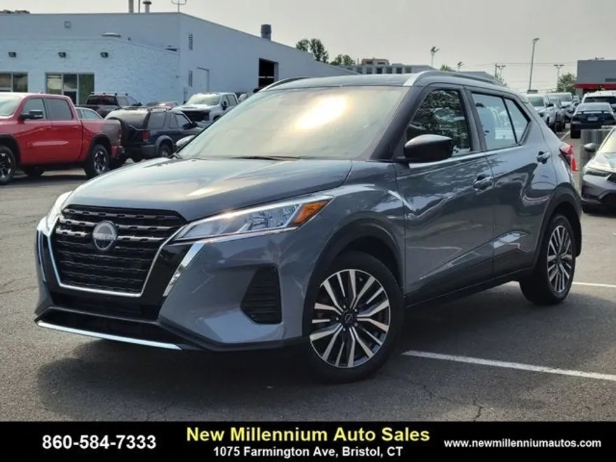 2022 Nissan Kicks SV photo 1