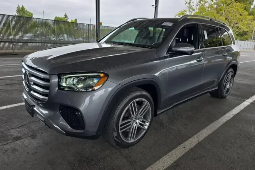 2024 Mercedes Benz GLS 450 4MATIC photo 1
