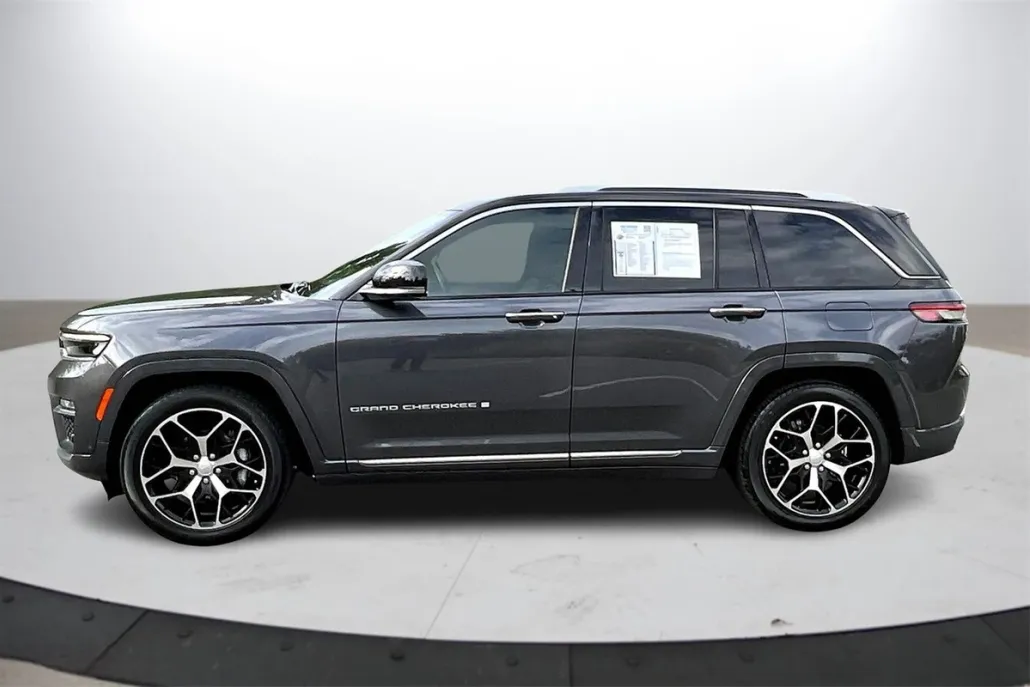 2022 Jeep Grand Cherokee Summit photo 1